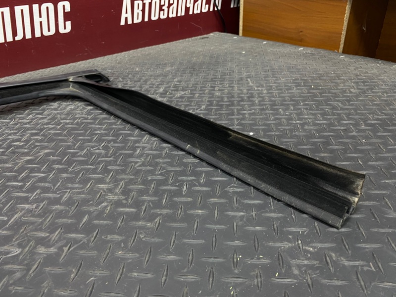 Уплотнитель рамки двери