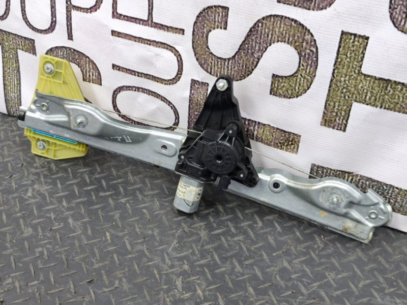 Стеклоподъемник    двери