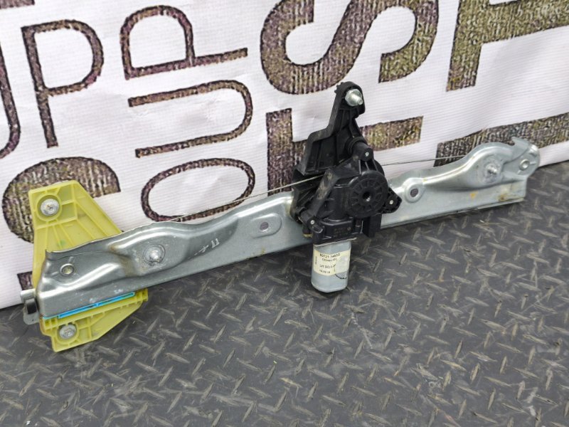 Стеклоподъемник    двери