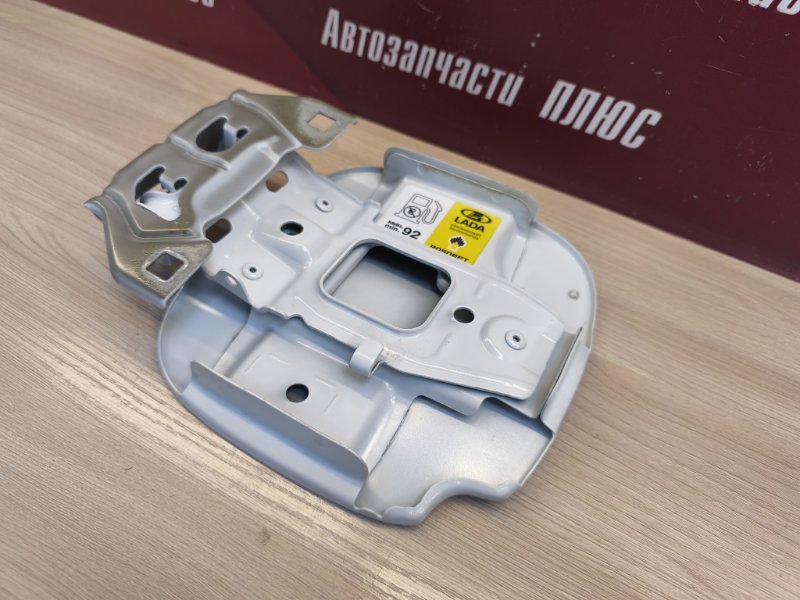 Лючок бензобака