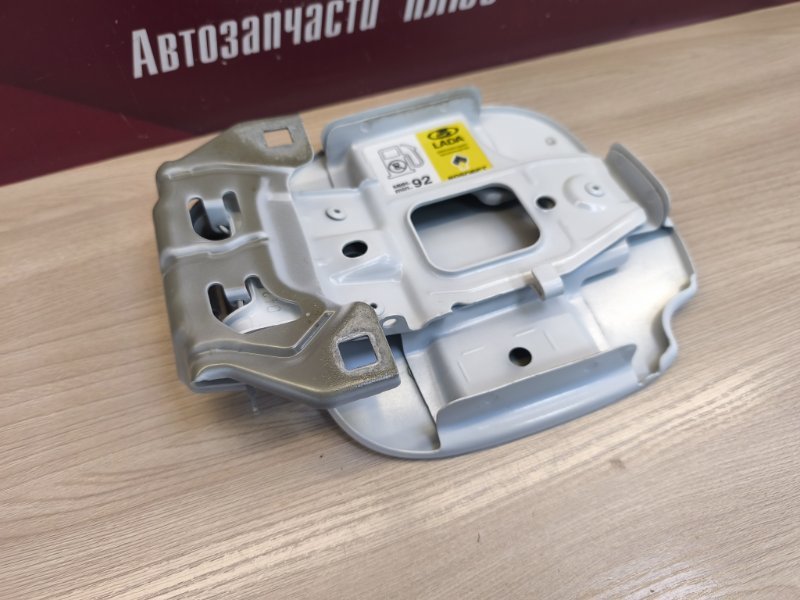 Лючок бензобака