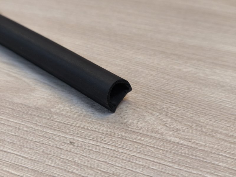 Уплотнительная резинка боковой двери