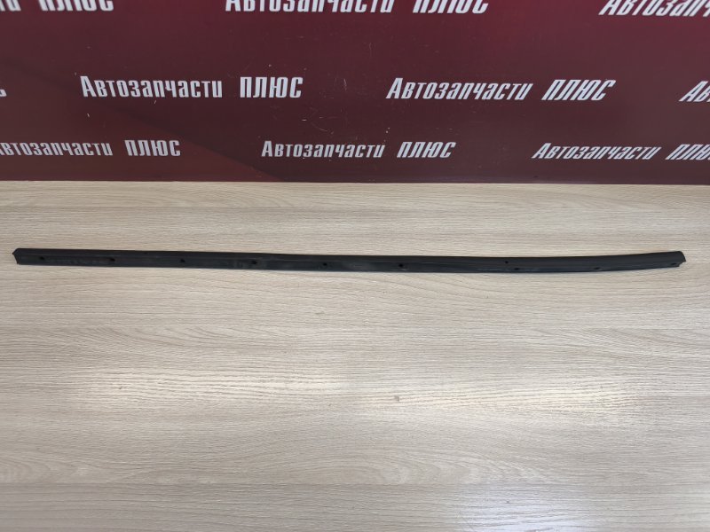 Уплотнительная резинка боковой двери