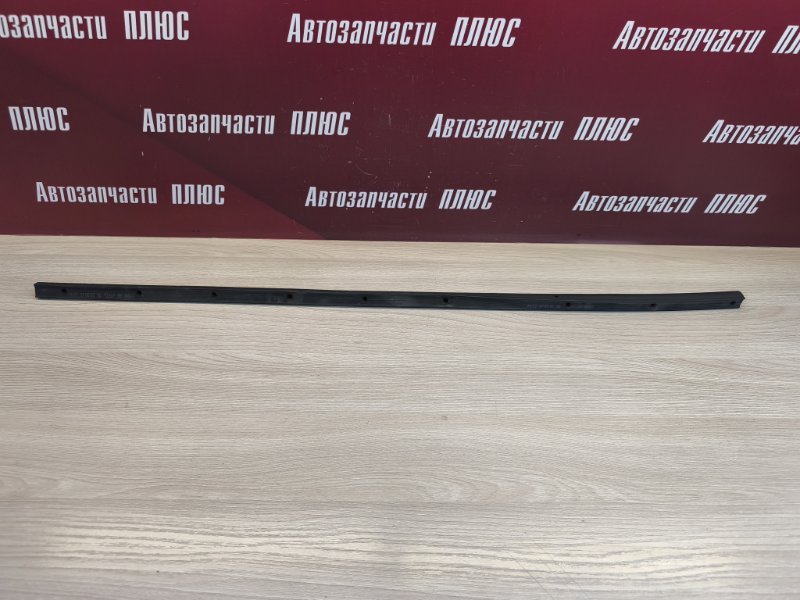 Уплотнительная резинка боковой двери