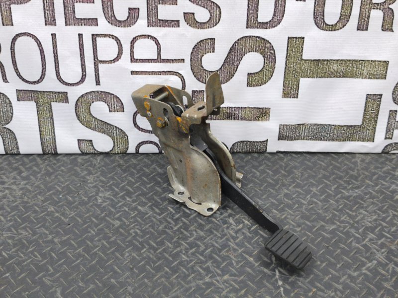 Педаль тормоза