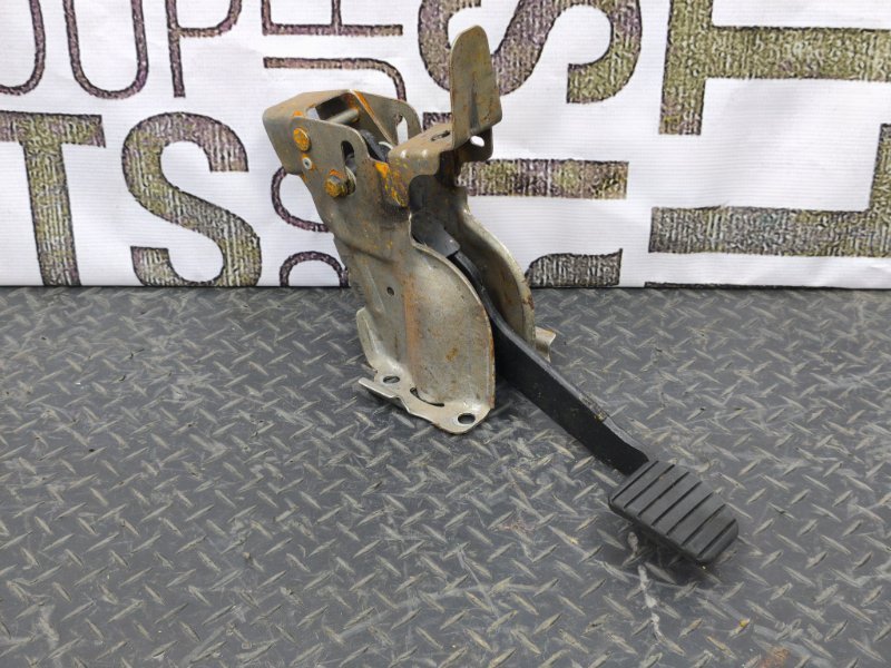 Педаль тормоза