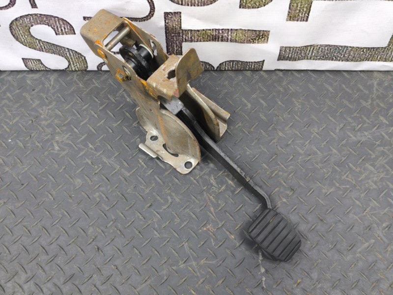 Педаль тормоза