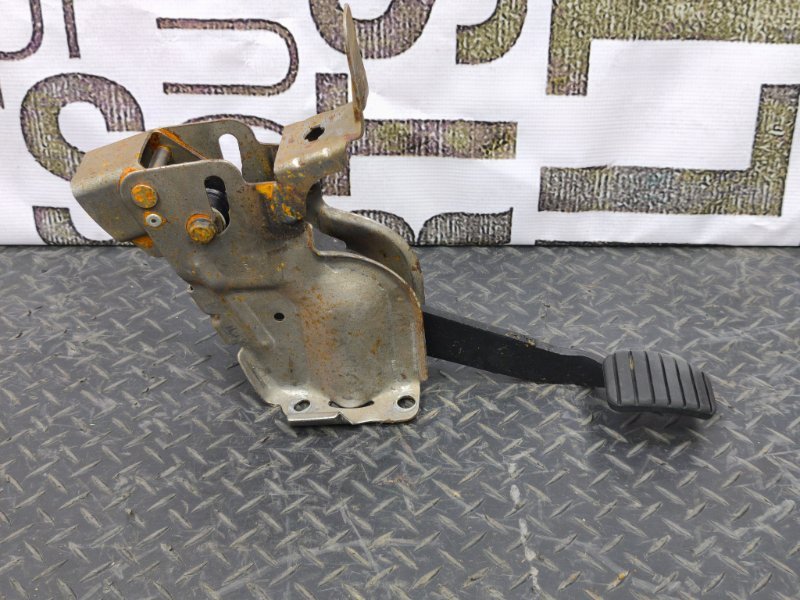 Педаль тормоза