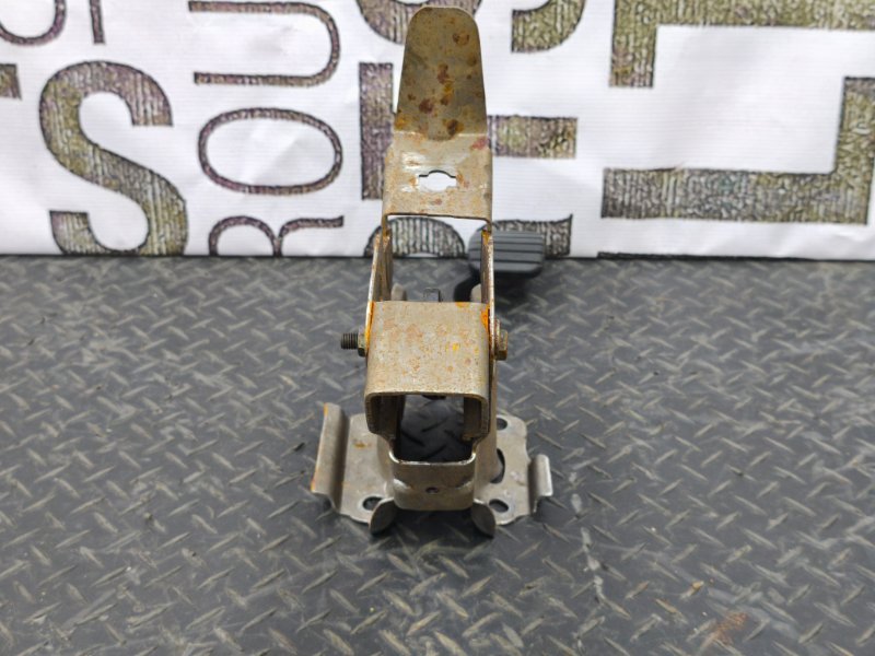 Педаль тормоза