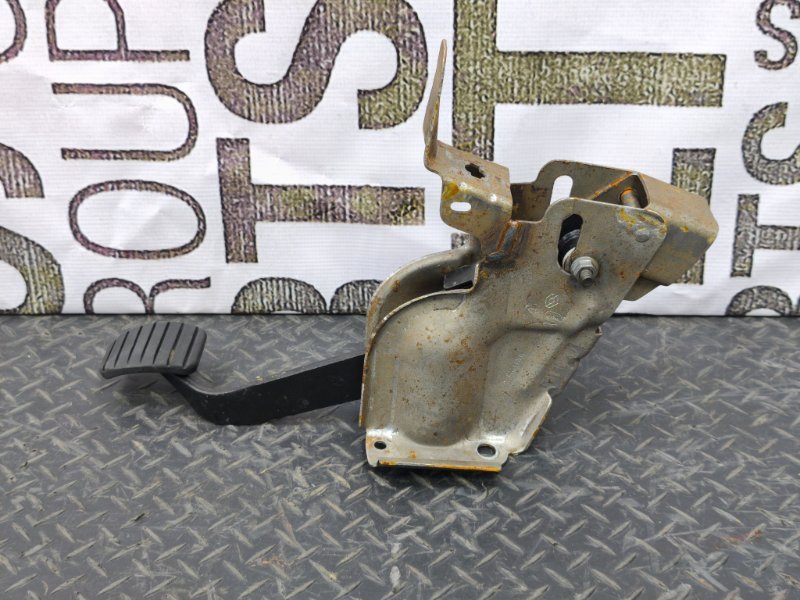 Педаль тормоза