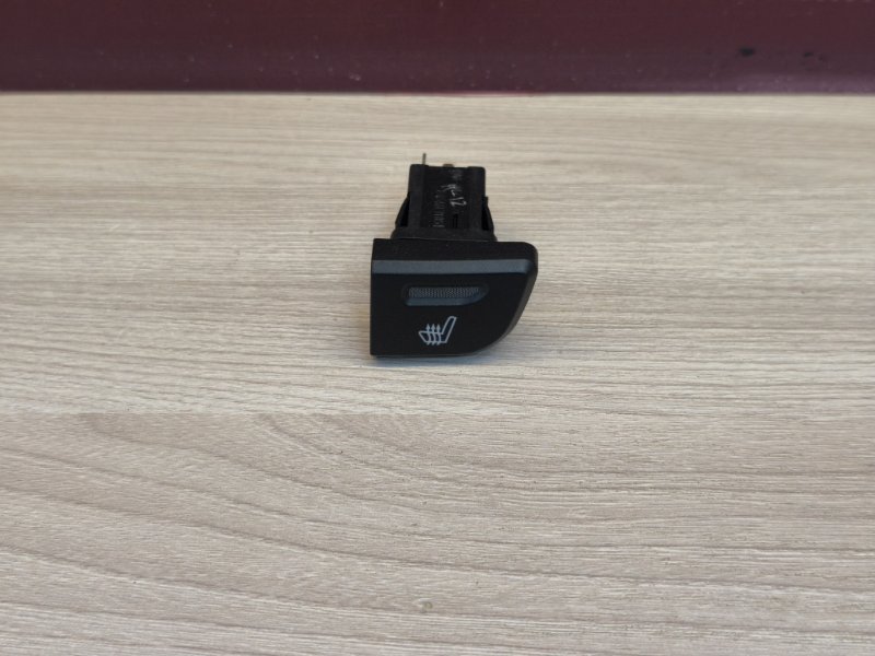 Кнопка обогрева сидений