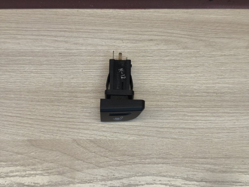 Кнопка обогрева сидений