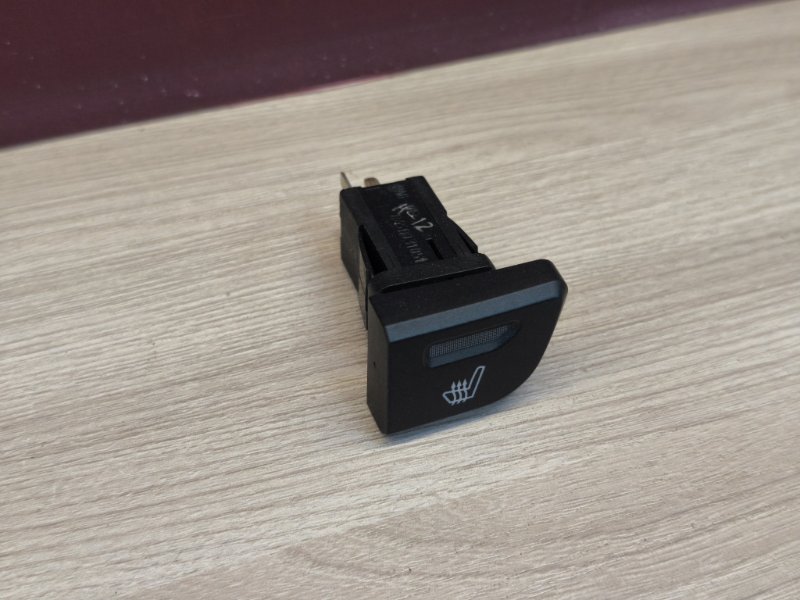 Кнопка обогрева сидений