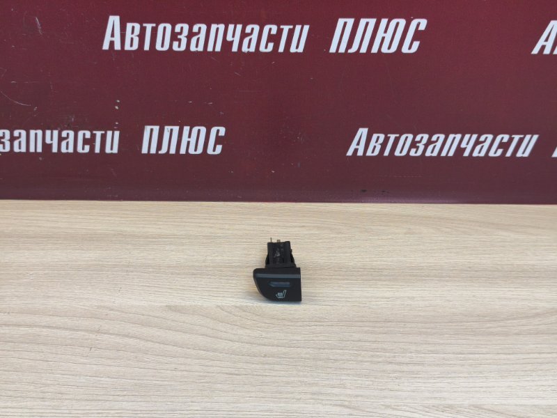 Кнопка обогрева сидений