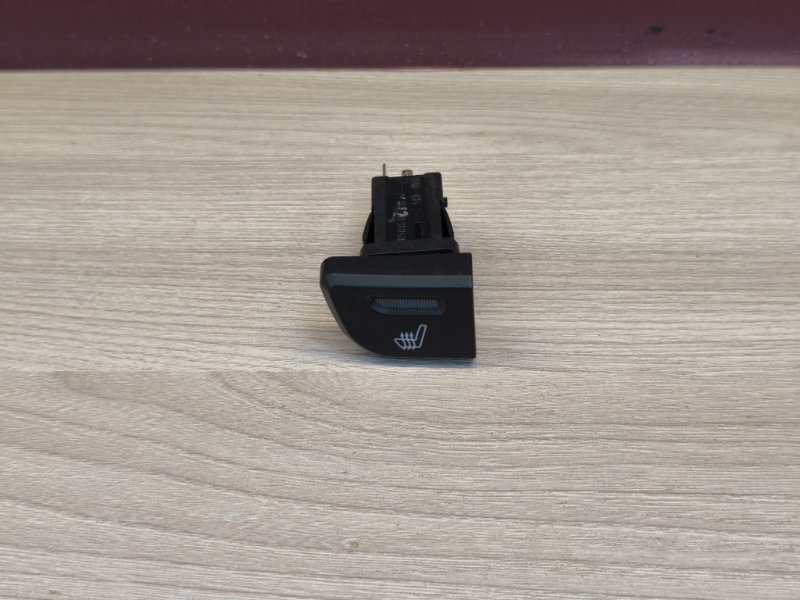 Кнопка обогрева сидений