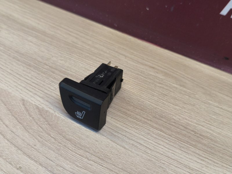 Кнопка обогрева сидений