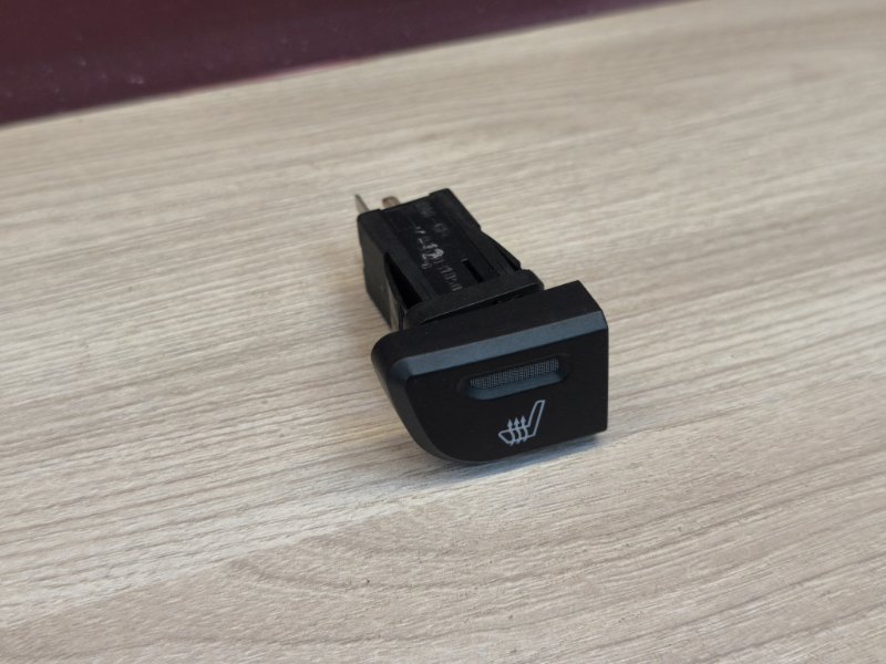 Кнопка обогрева сидений