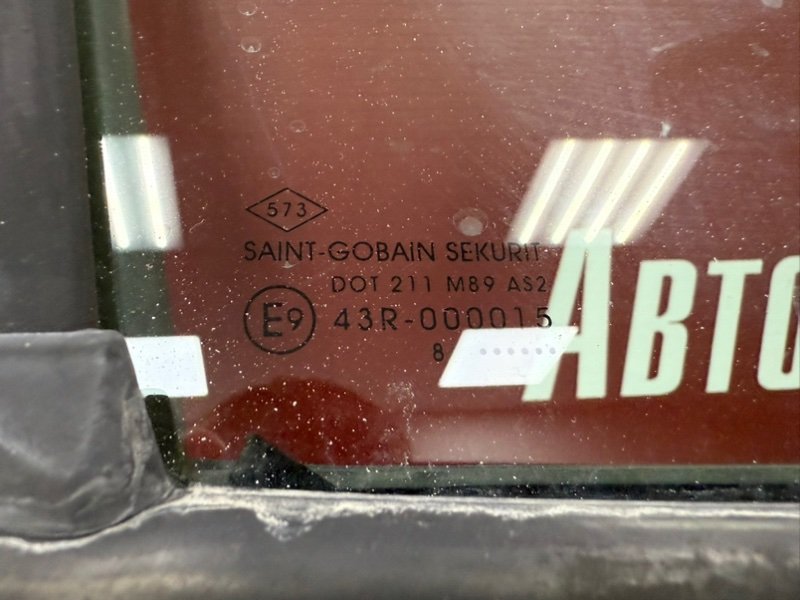 Дверь боковая