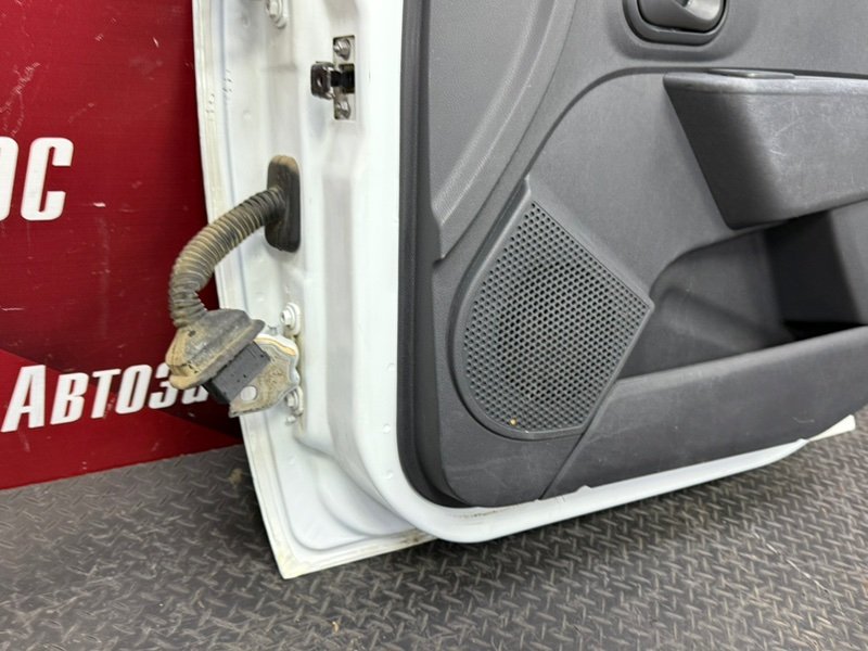 Дверь боковая