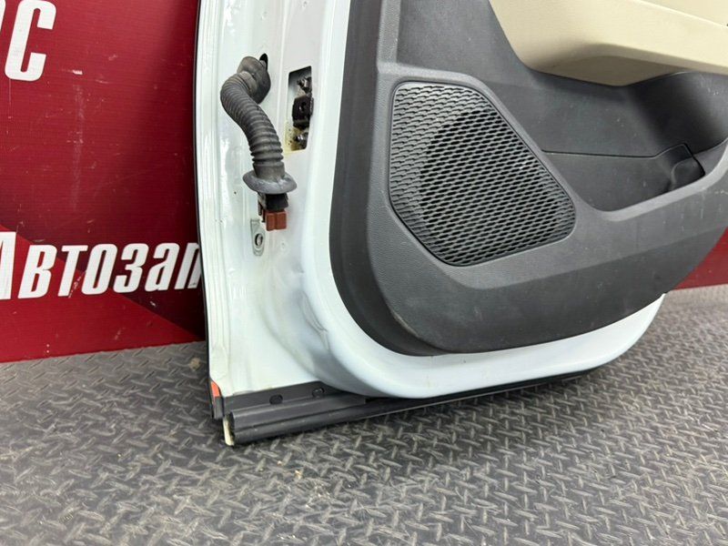 Дверь боковая