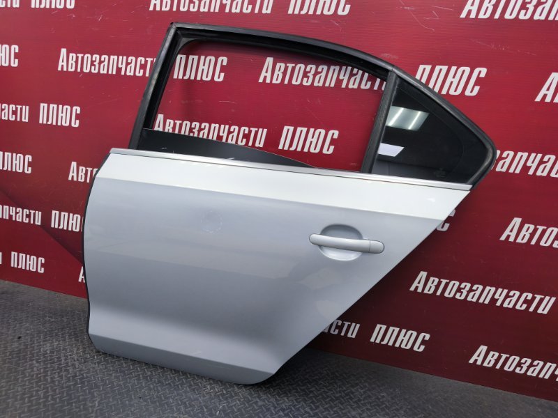 Дверь боковая