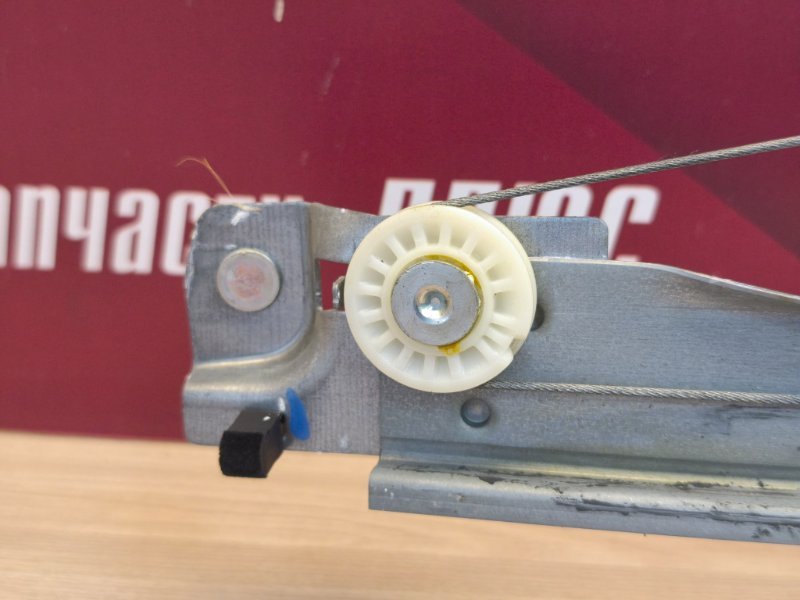 Стеклоподъемник    двери