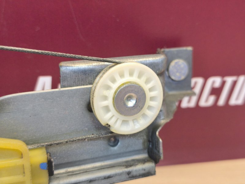 Стеклоподъемник    двери