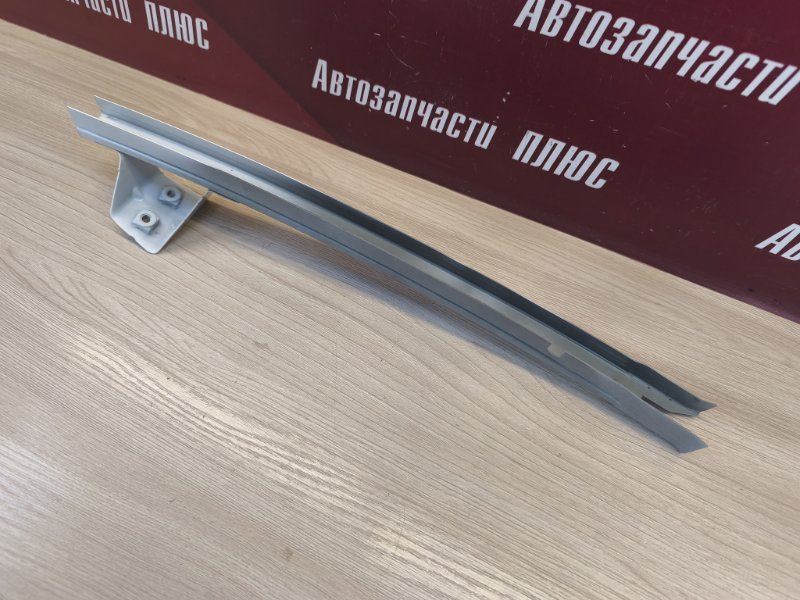 Направляющая стекла     двери
