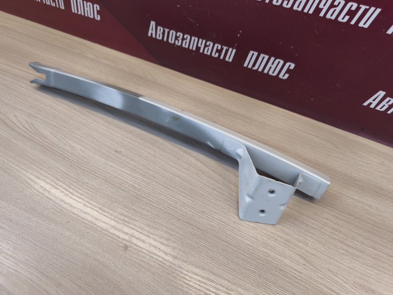 Направляющая стекла     двери