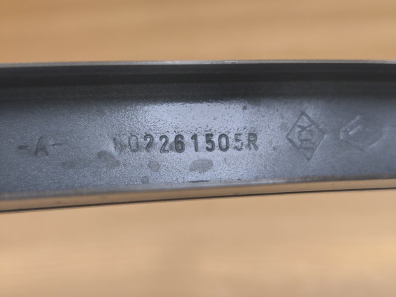 Направляющая стекла     двери