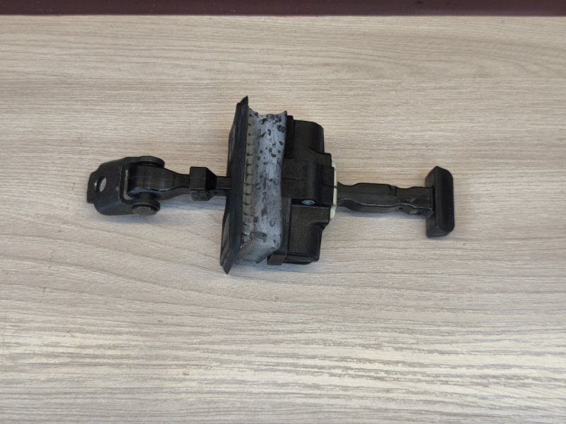 Ограничитель двери