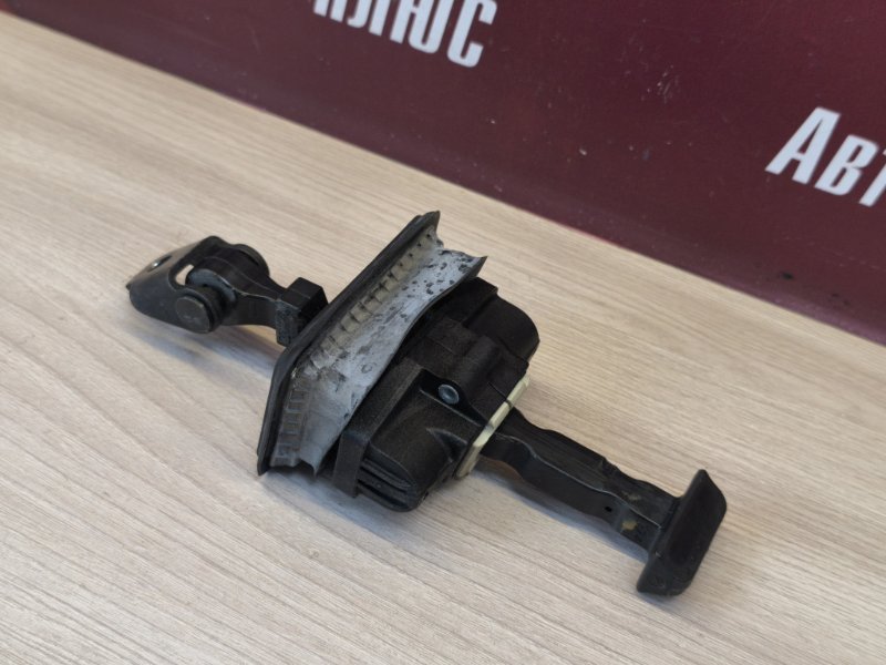 Ограничитель двери