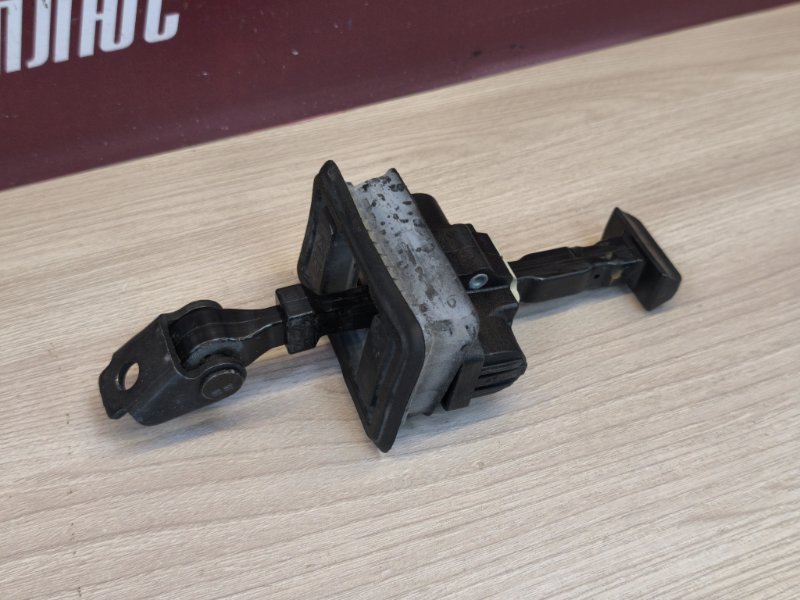 Ограничитель двери