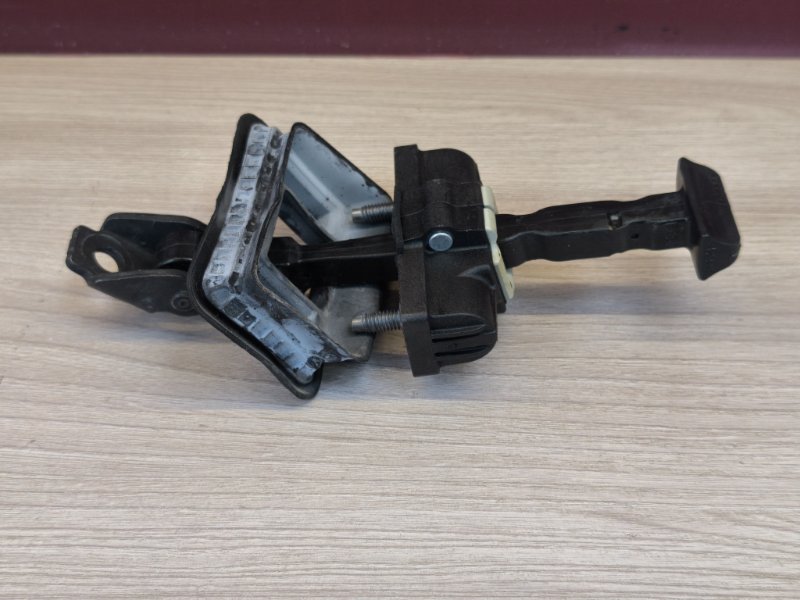 Ограничитель двери