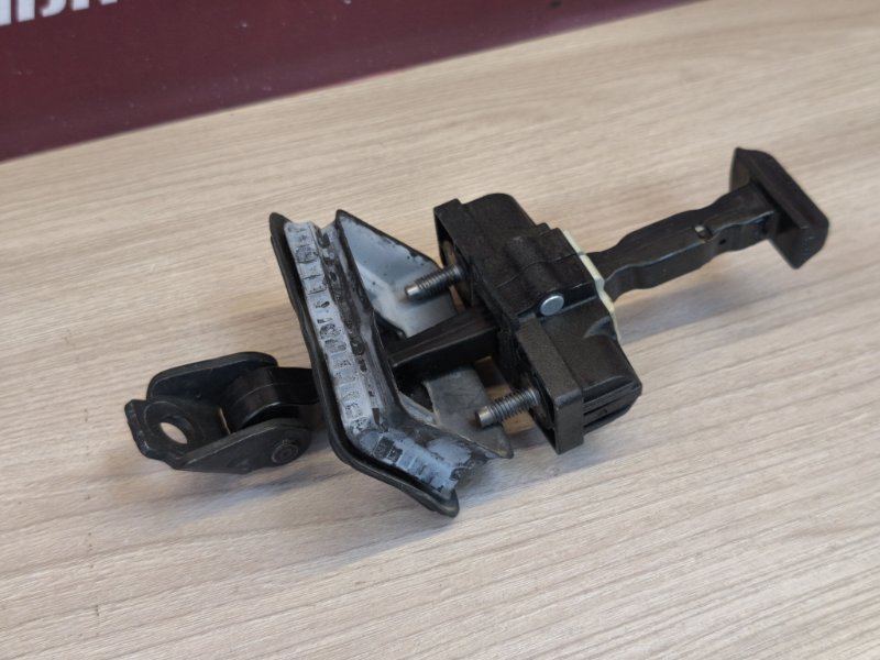 Ограничитель двери