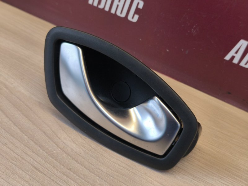 внутренняя ручка двери