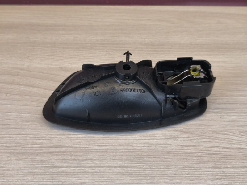 внутренняя ручка двери