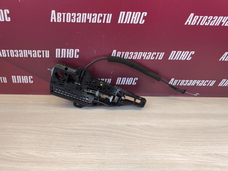 Кронштейн ручки двери