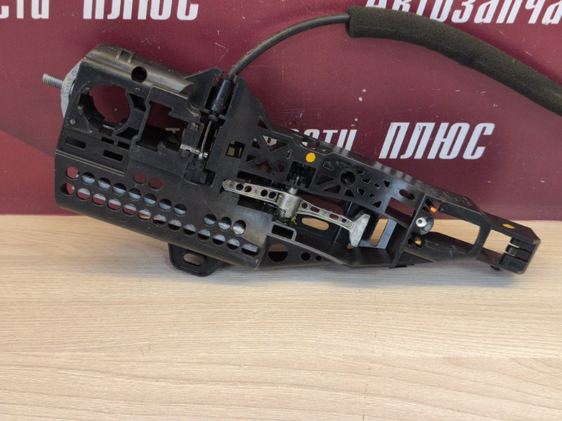 Кронштейн ручки двери