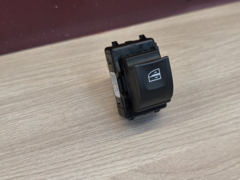 Кнопка стеклоподъемника