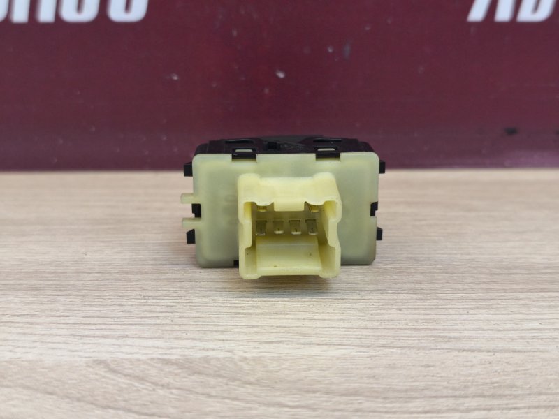 Кнопка стеклоподъемника