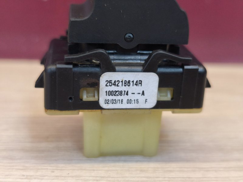 Кнопка стеклоподъемника