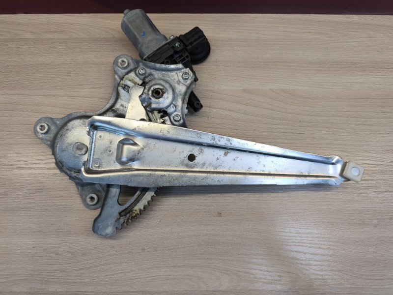 Стеклоподъемник    двери