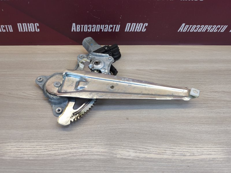 Стеклоподъемник    двери