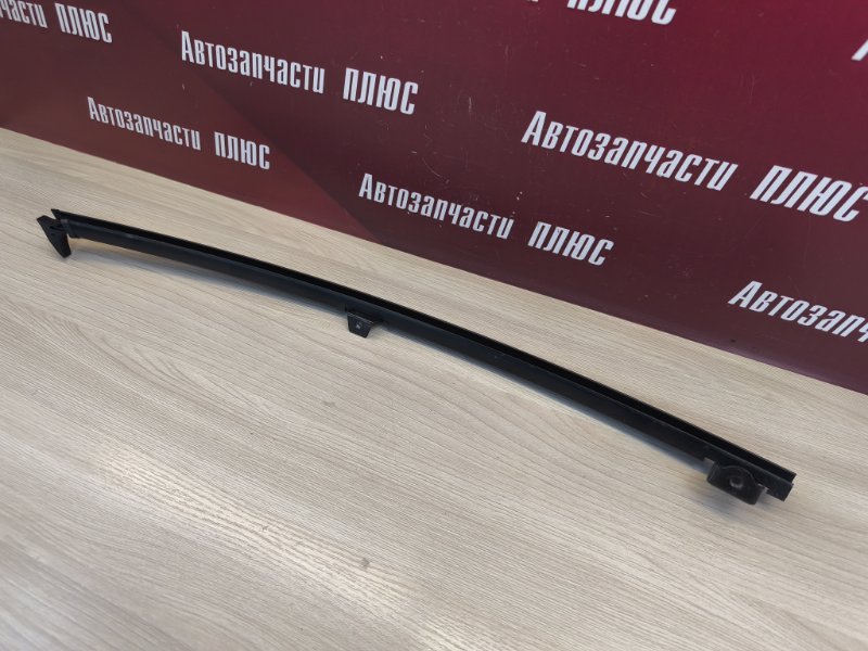 Направляющая стекла двери