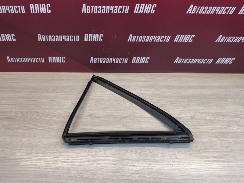 Уплотнитель стекла      двери