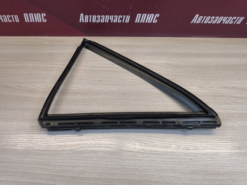 Уплотнитель стекла      двери
