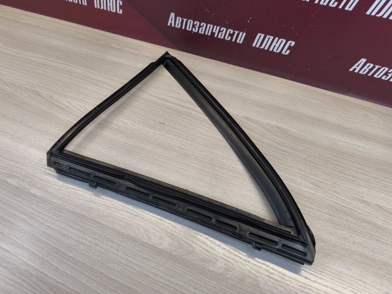 Уплотнитель стекла      двери