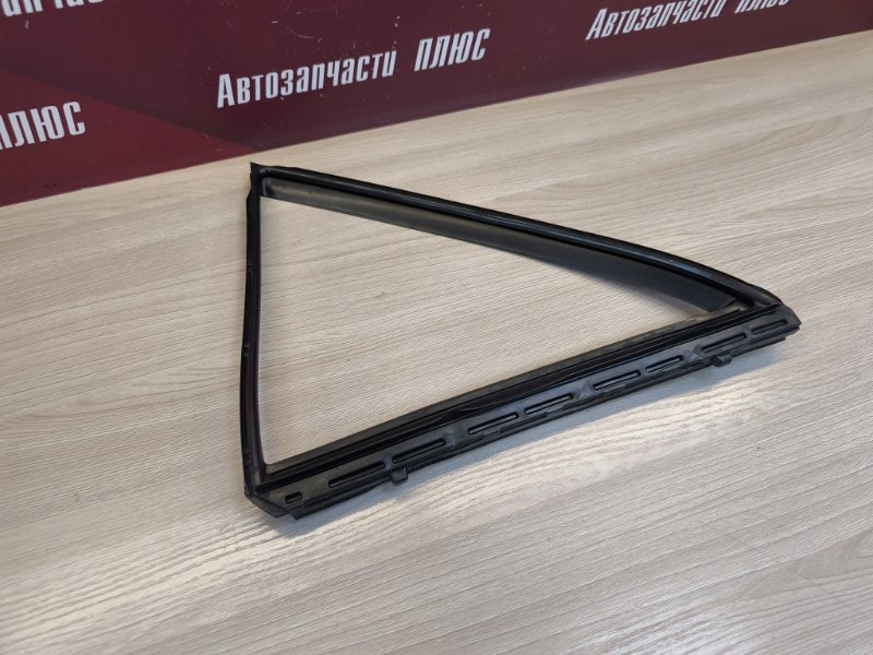 Уплотнитель стекла      двери
