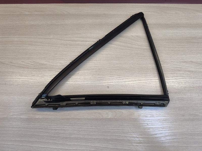 Уплотнитель стекла      двери